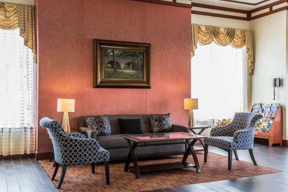 Clarion Hotel & Suites Hamden-New Haven Image 16