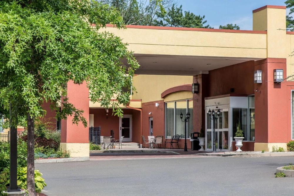 Clarion Hotel & Suites Hamden-New Haven Image 17