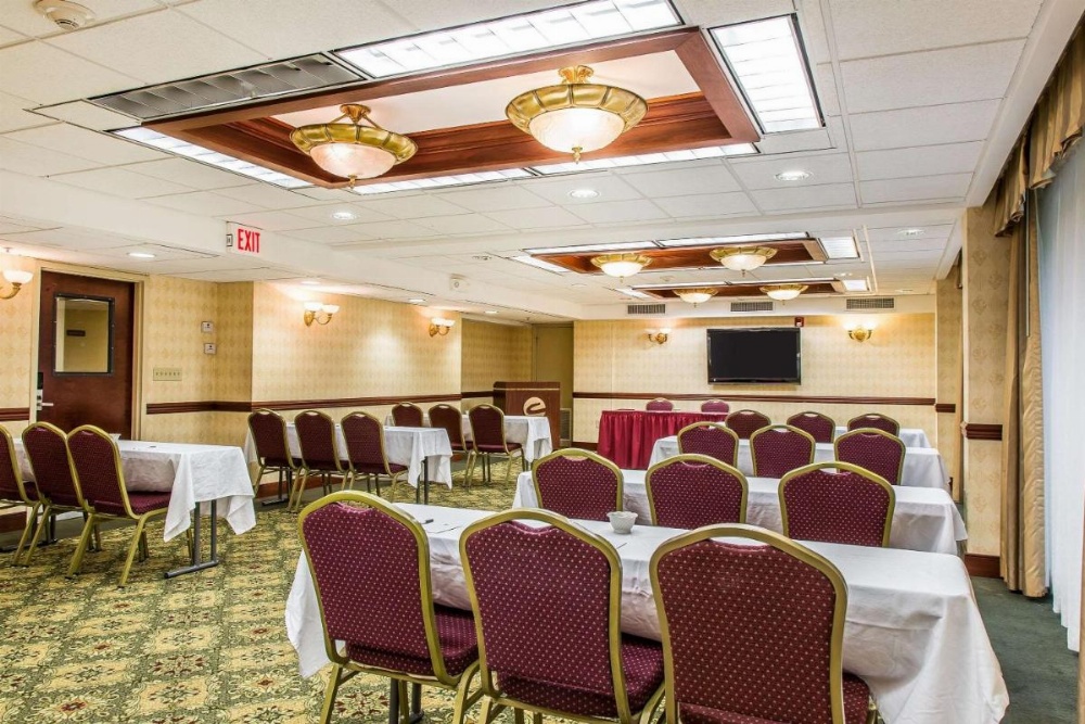 Clarion Hotel & Suites Hamden-New Haven Image 21