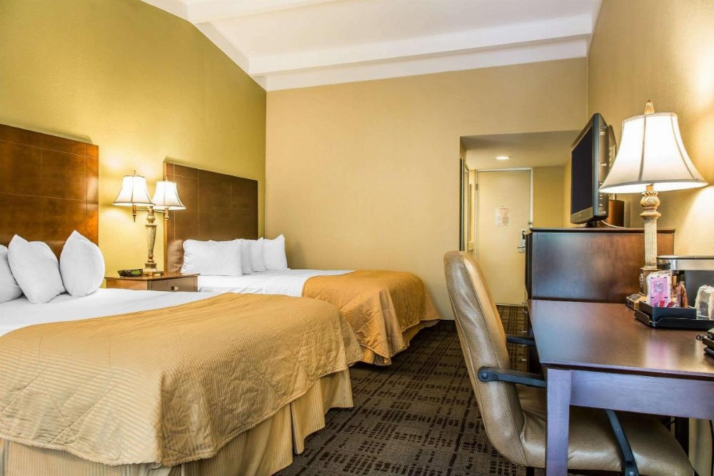 Clarion Hotel & Suites Hamden-New Haven Image 28