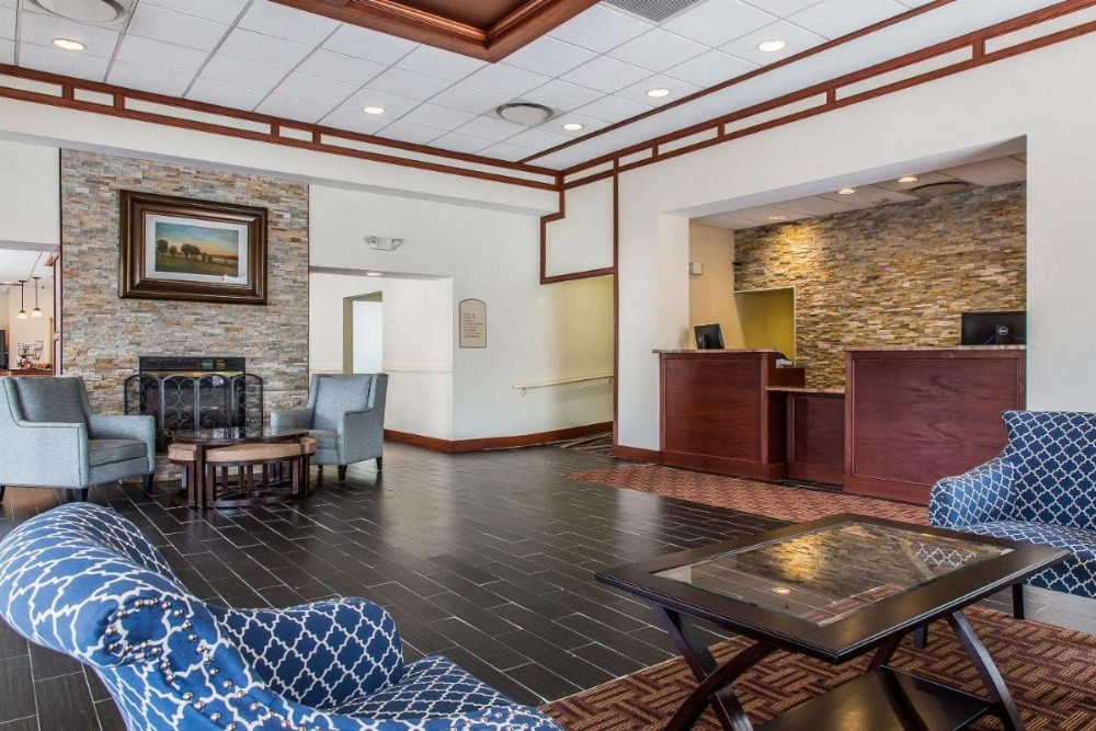 Clarion Hotel & Suites Hamden-New Haven Image 30