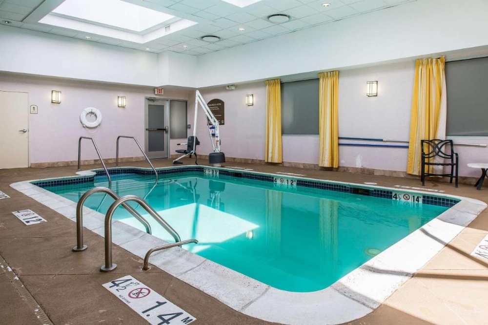 Clarion Hotel & Suites Hamden-New Haven Image 36