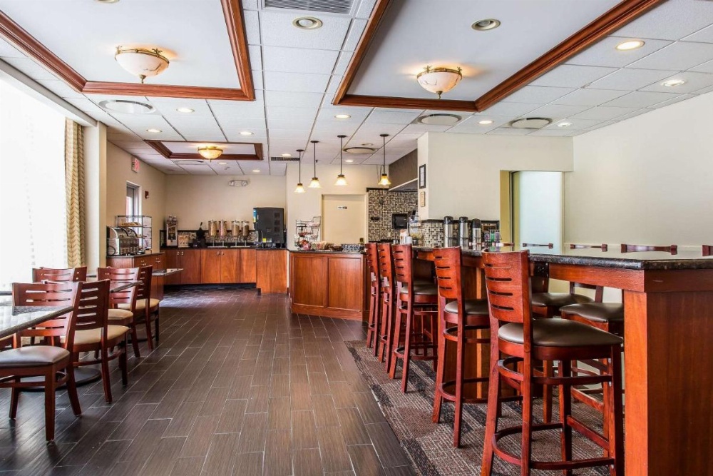 Clarion Hotel & Suites Hamden-New Haven Image 7